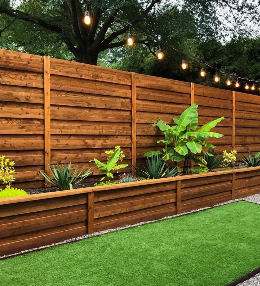 Wood-Fence-with-Matching-Planter-courtesy-@flippinggvl-via-instagram